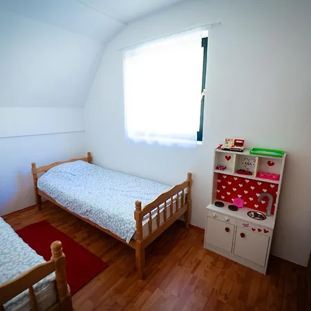 Mostanica, Kozarska Dubica Vakantiehuis *